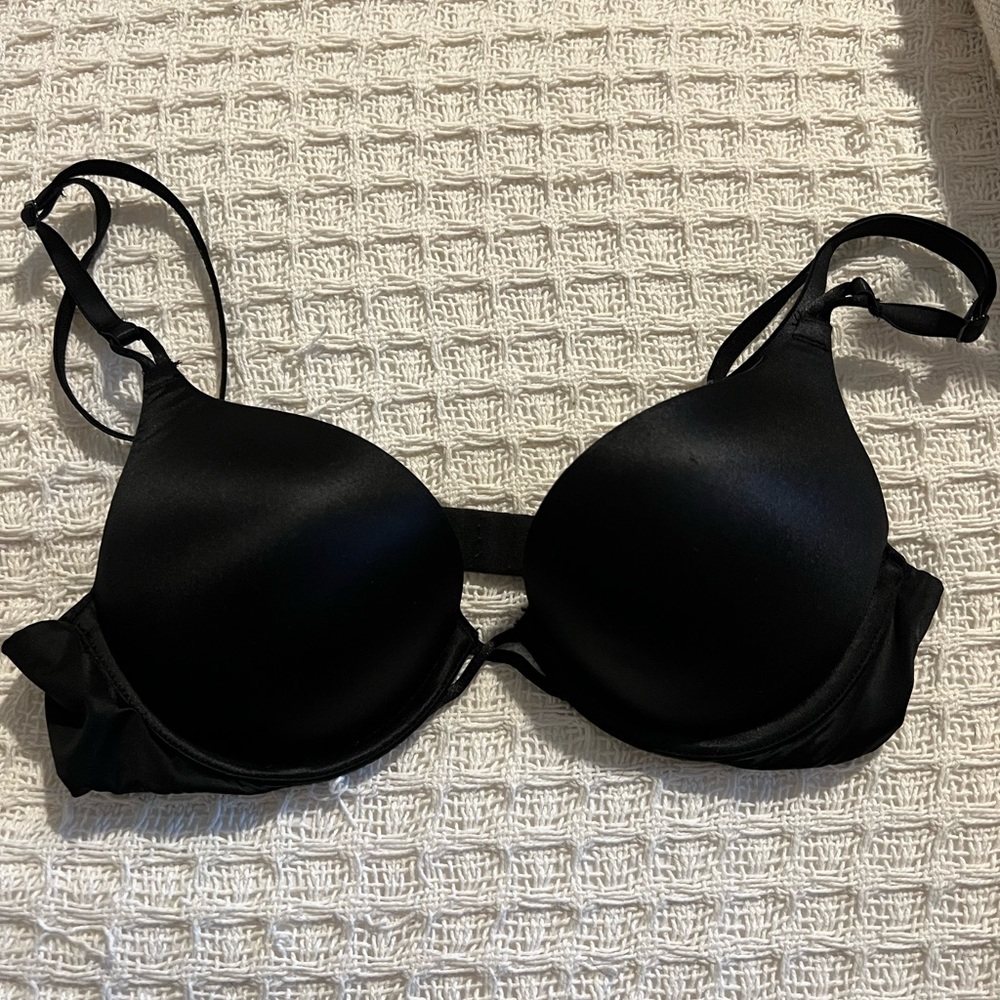 Victoria’s Secret bombshell 34A black and beige